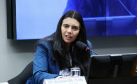 Imagem da notícia Comissão aprova projeto que obriga órgãos públicos a divulgar canais de denúncia e proteção às mulheres